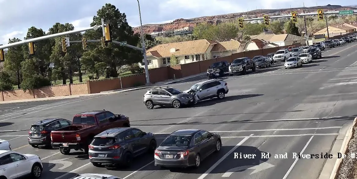 Car accidents can happen in the blink of an eye—and most of them are completely preventable. At CollisionCam, we’ve reviewed thousands of crash videos across Utah, and one thing is clear: the same few mistakes cause most wrecks. Whether you’re a seasoned driver or new to the road, here are the top causes of car crashes and what you can do to stay safe.