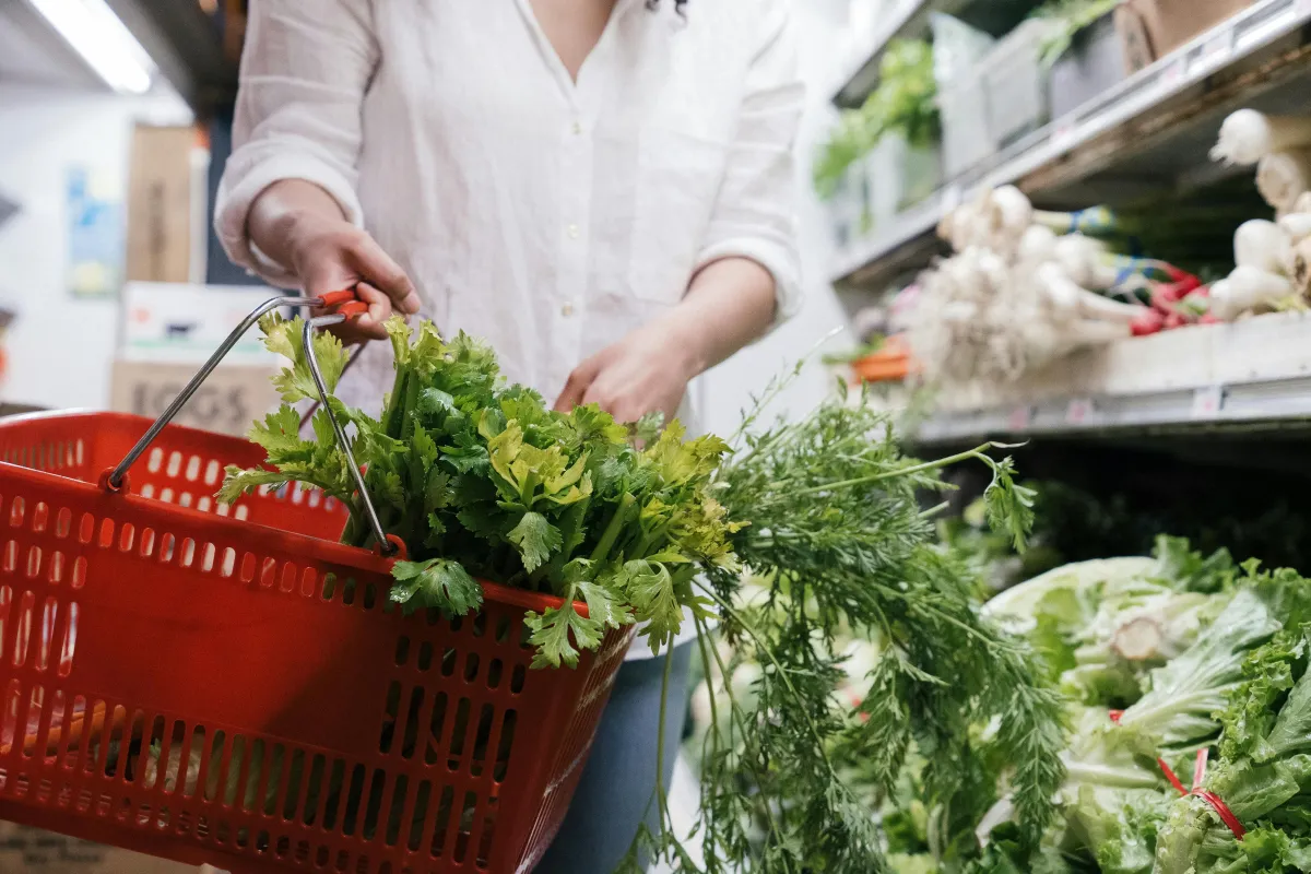 Smart Grocery Shopping for an Anti-Inflammatory Diet: What to Look For (and What to Avoid)