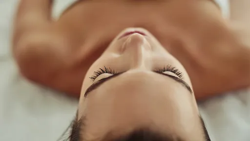 A woman has Learn the key signs your body needs a detox 
