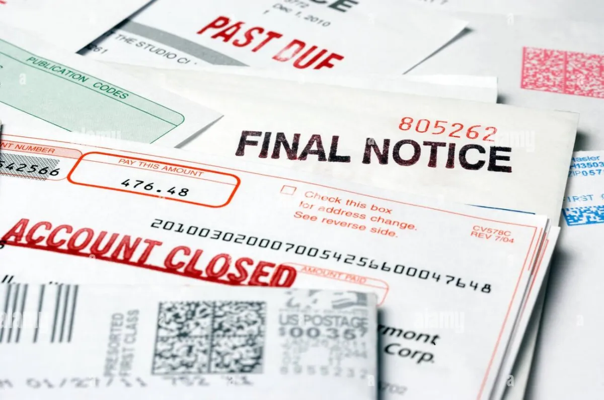 A stack of bills stamped 'Past Due,' emphasizing the financial consequences of bad credit.