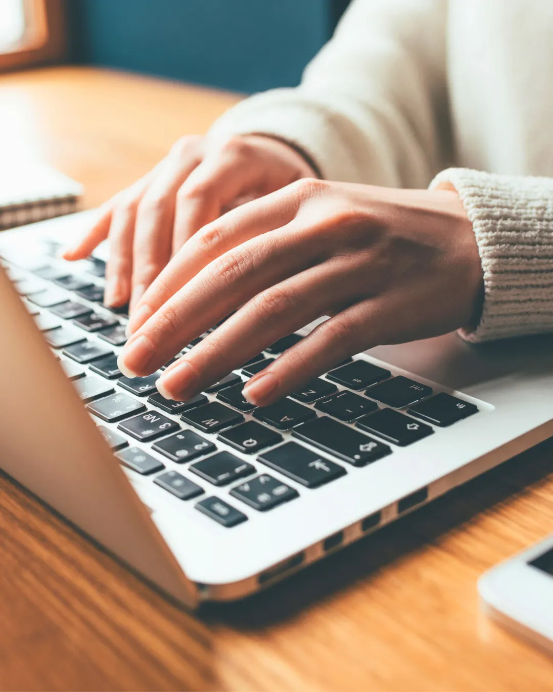 House of bosses staff typing on an apple laptop