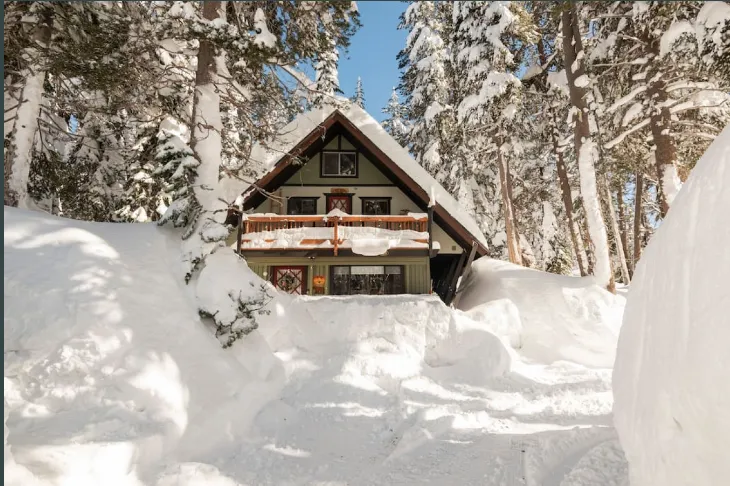 Seeking Solace: Discovering the Tranquil Beauty of Hodge Podge Lodge, a Charming Cabin Haven Offering Easy Access to Serene Lakes and Adventurous Ski Escapades!