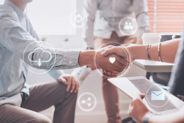 Clientes que Recomiendan: Cómo Crear un Programa de Referidos que Funcione para Agentes de Seguros