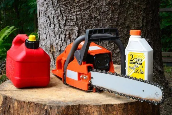 Chainsaw maintenance