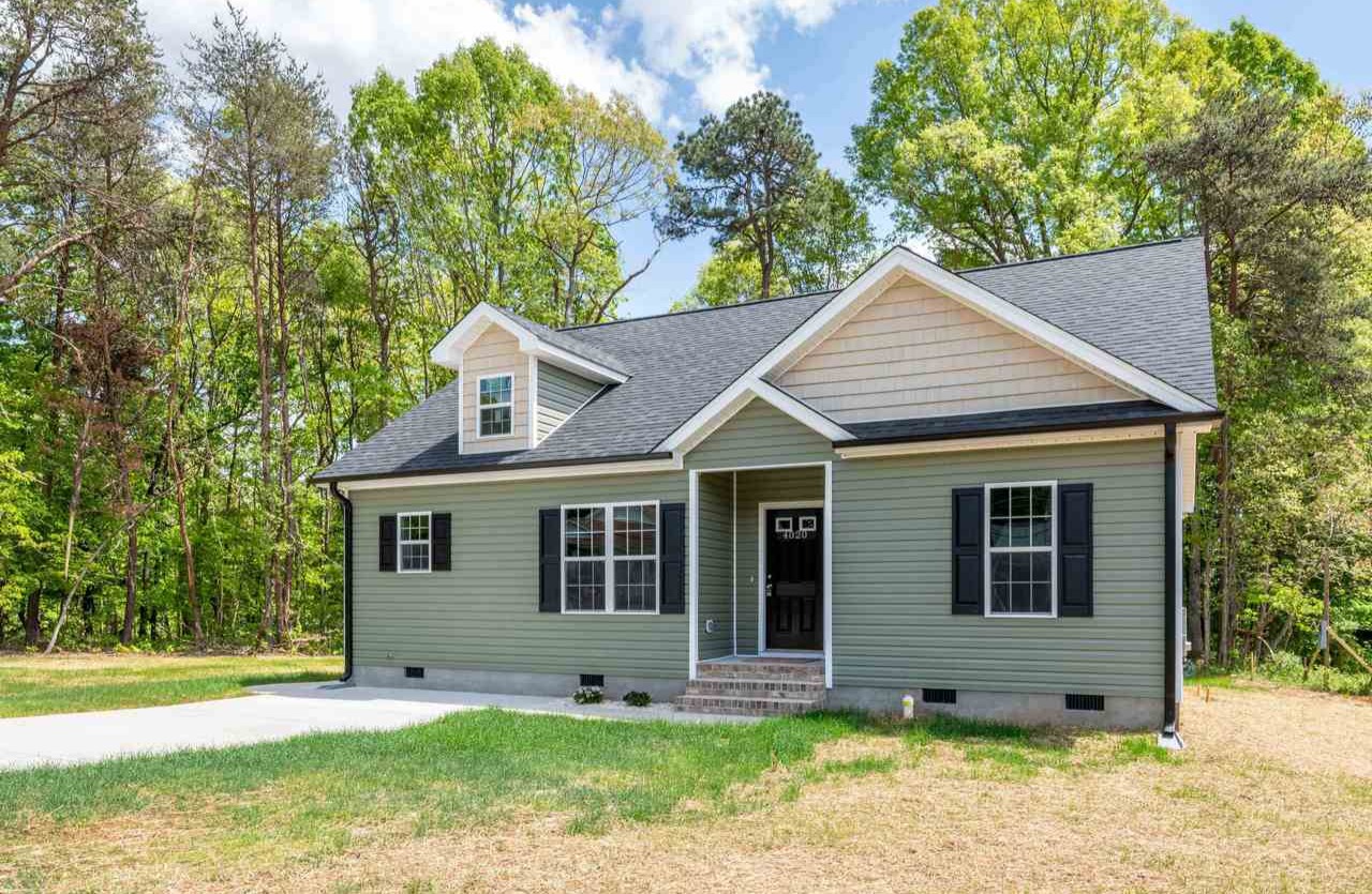 Exterior view of new 40x30 single-story 3-bedroom, 2-bath home with vinyl siding in Winston-Salem, NC 27105.