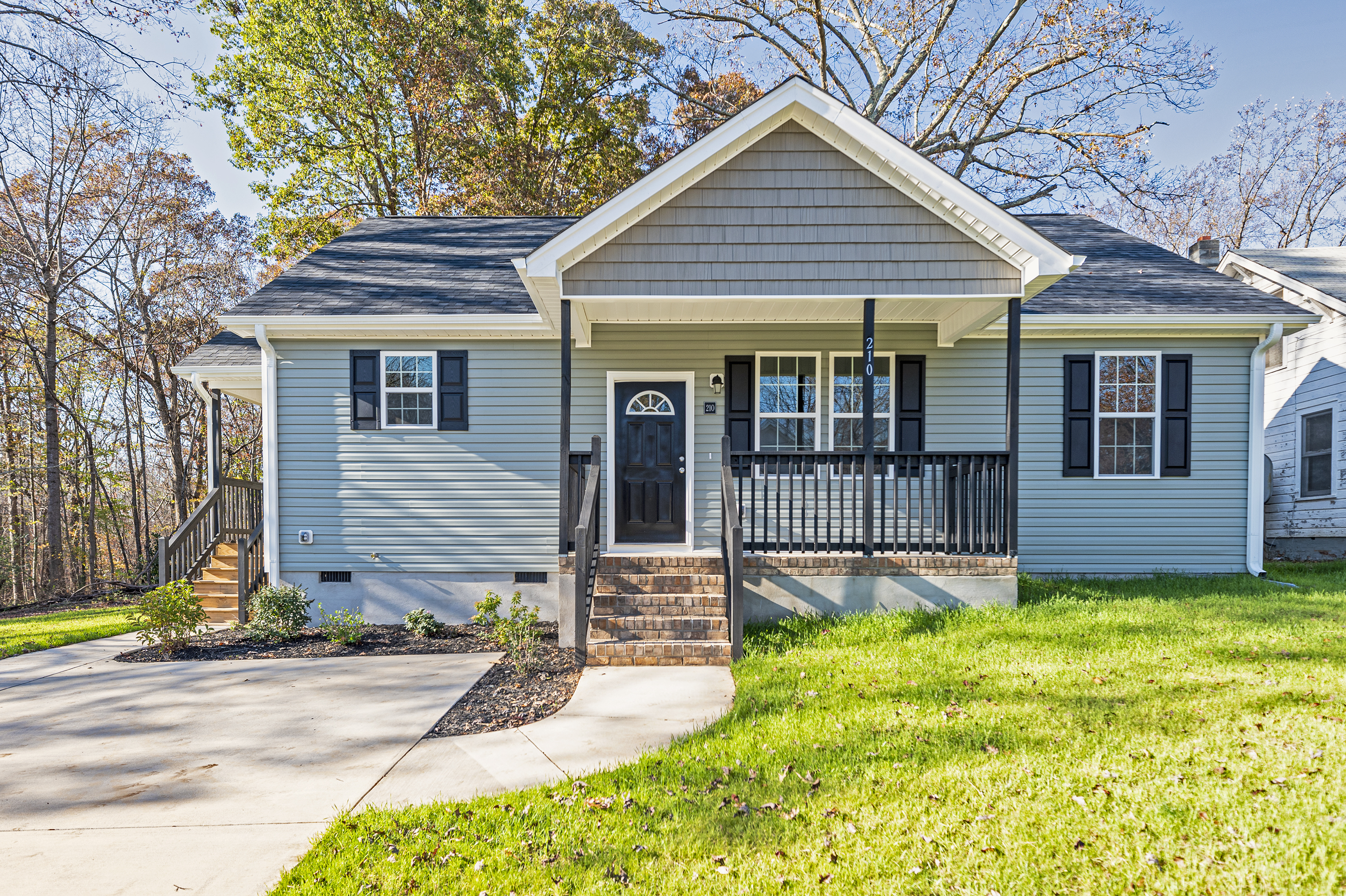 Single-story 40x30 new construction home with vinyl siding, 3 bedrooms and 2 bathrooms, located in Winston-Salem, NC 27101