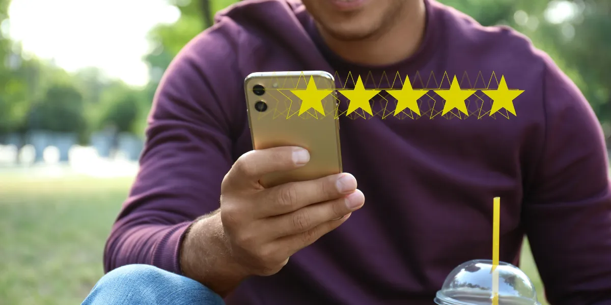 Customer giving positive feedback for a service