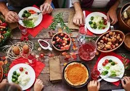 A Guide to Healthy Eating Amidst Festive Feasts