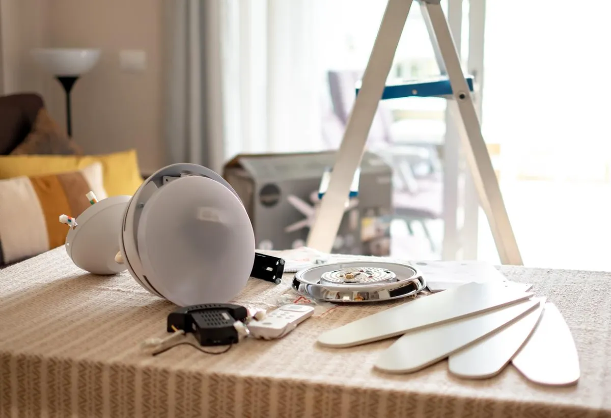 Update of Paddle Fan in Living Room Light Fixture on a Table for a Small Home Update