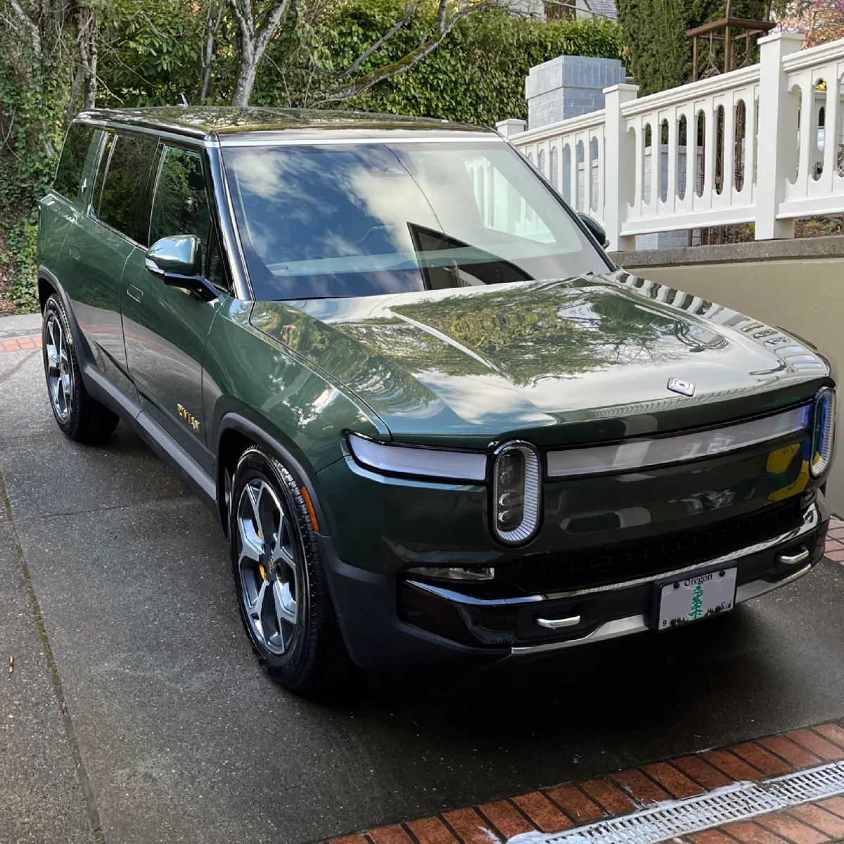 Portland mobile car detailing in residential neighborhood