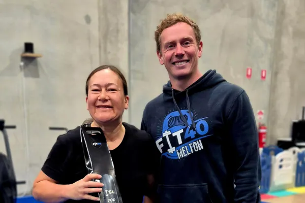 Trainer with client – fitness accountability support