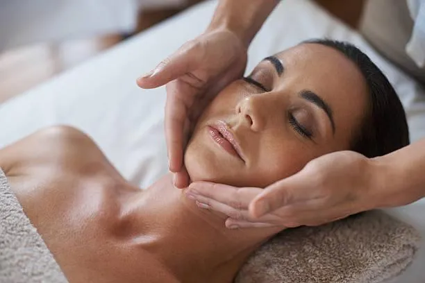 Vacuum Gradient Facials in Dubai | Anti-Aging DIFC Treatment