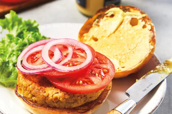 {CITYLINE RECIPE} Chickpea and Rosemary Nut Burgers