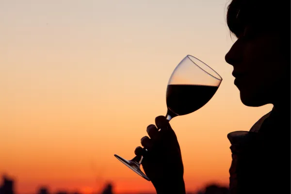 Come l'Alcol Influenza la Salute e il Fitness in Menopausa