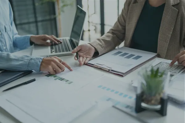 Why Weekly Check-Ins Matter—Even If You’re a Solopreneur