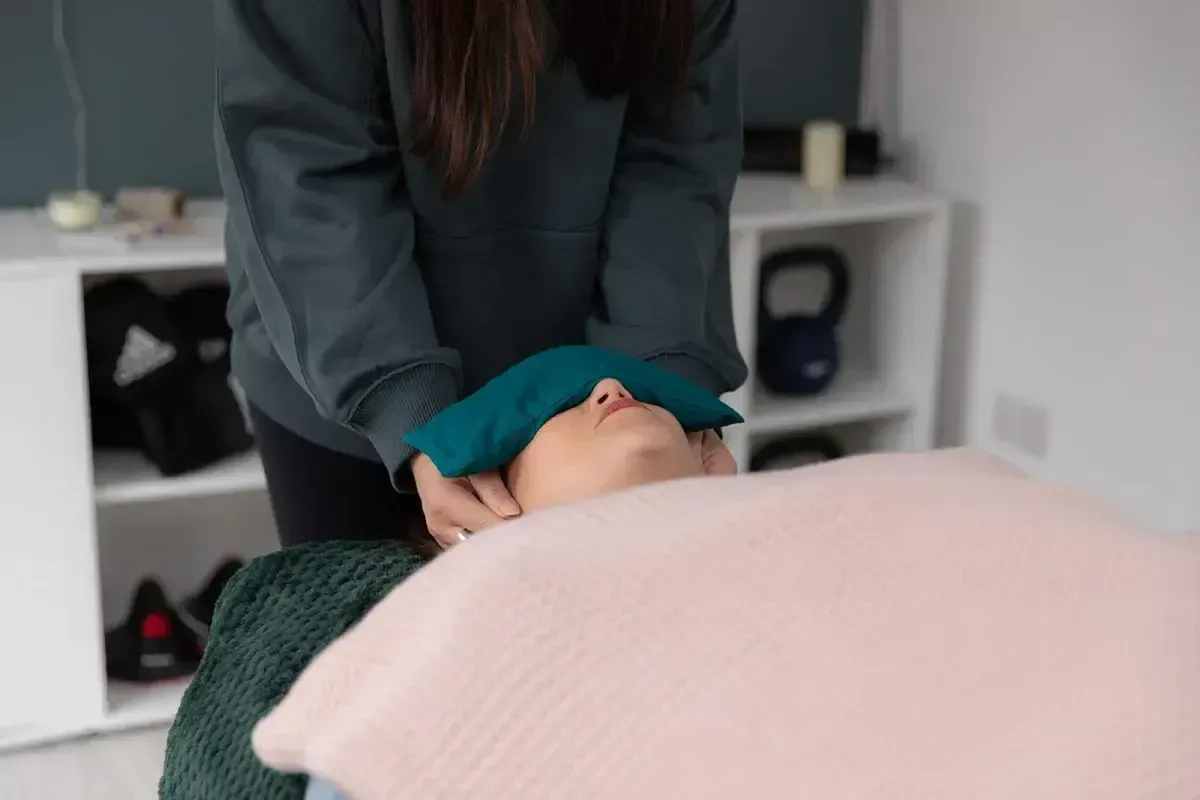 5 Benefits of Reiki for Stress Relief & Emotional Balance
