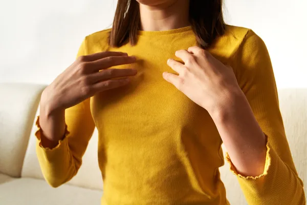 Zo gebruik je EFT Tapping om geldblokkades los te laten en overvloed toe te laten
