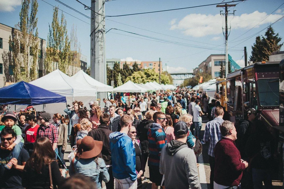 Fremont Sunday Market: Seattle’s Quirkiest Outdoor Treasure Hunt