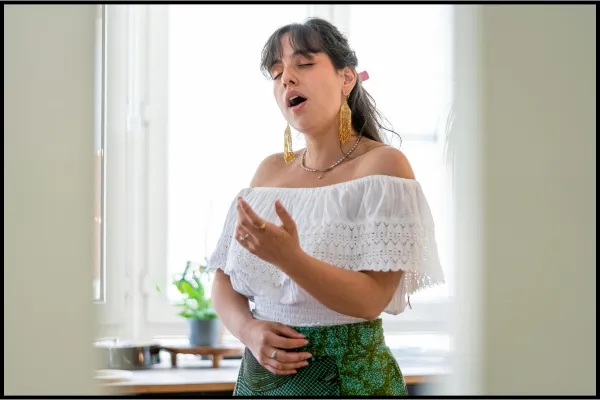 Stress-Reducing Benefits of Singing & Techniques