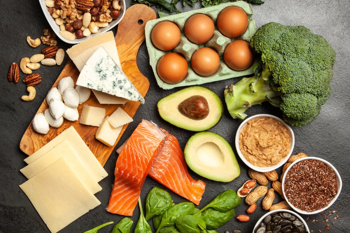 Image of foods such as avocado, cheese, butter that contain healthy fats