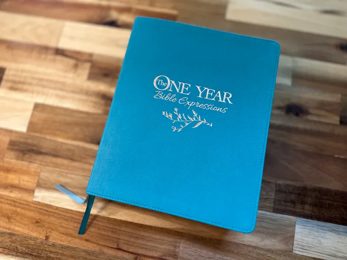 Want to read the Bible in a Year?  One Year Bible (NLT) – Expressions Edition is easy to read and beautiful