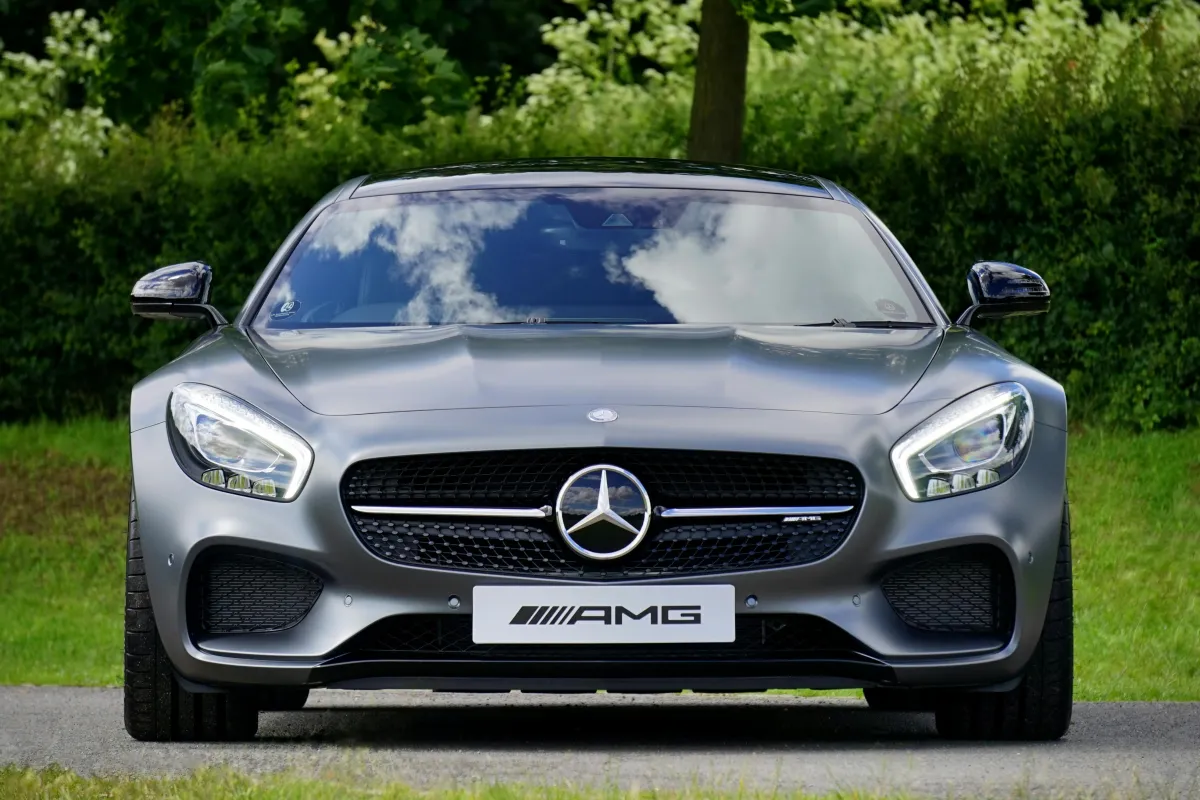What's the Difference Between a Standard Car Wash and a Full Detail Service?