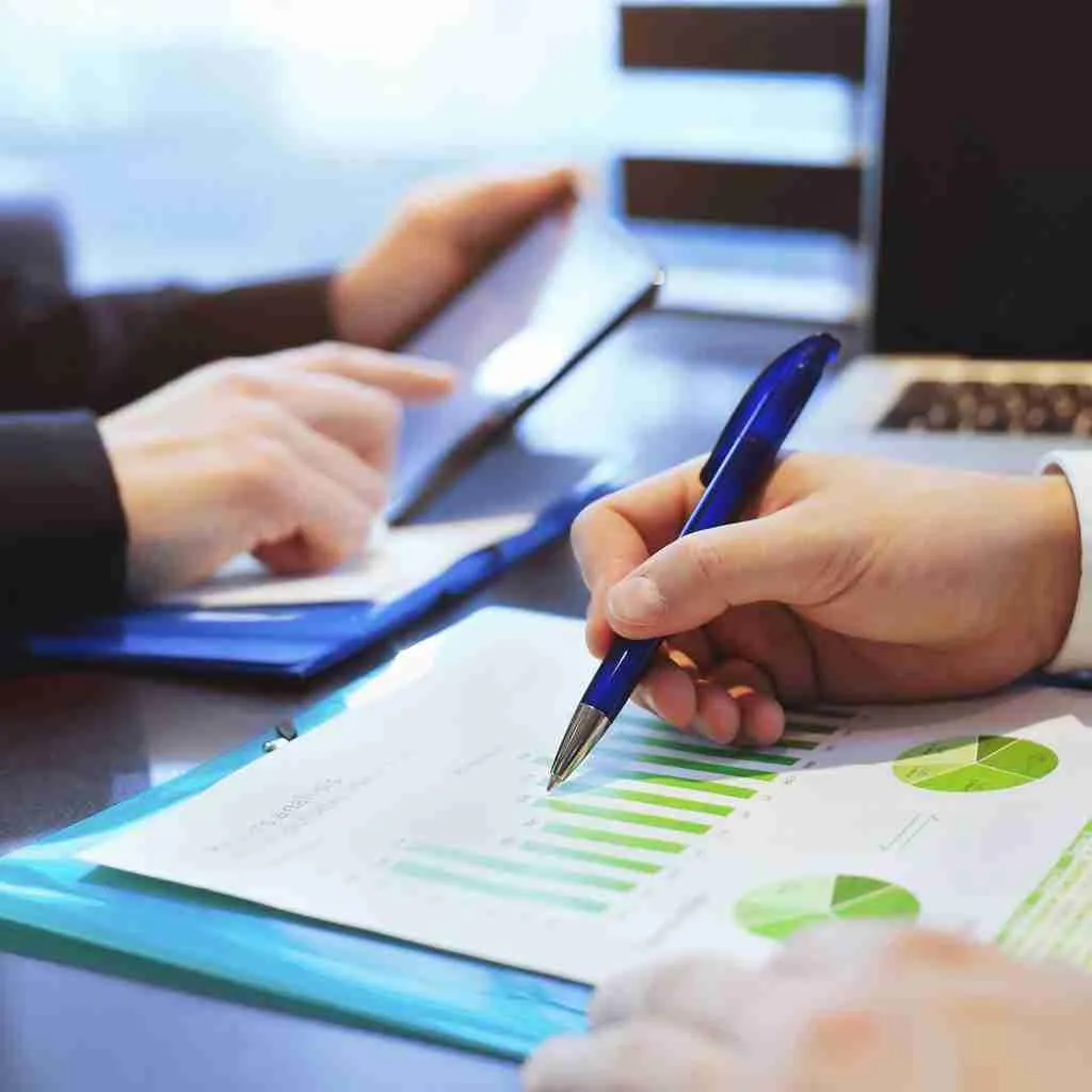 How to Build a Business Credit Profile That Attracts Lenders 📊