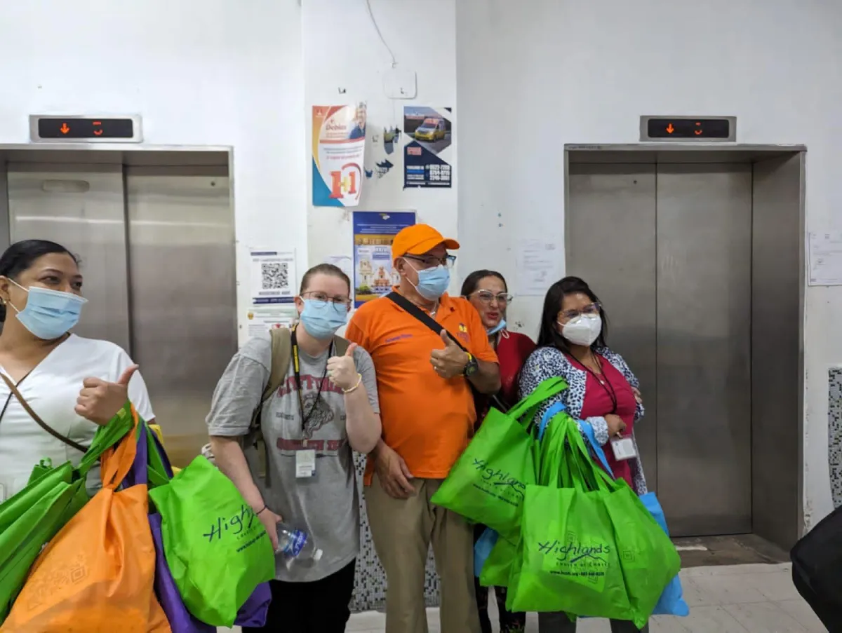 Team giving away baby bags and supplies to new mothers at Hospital Escuela.