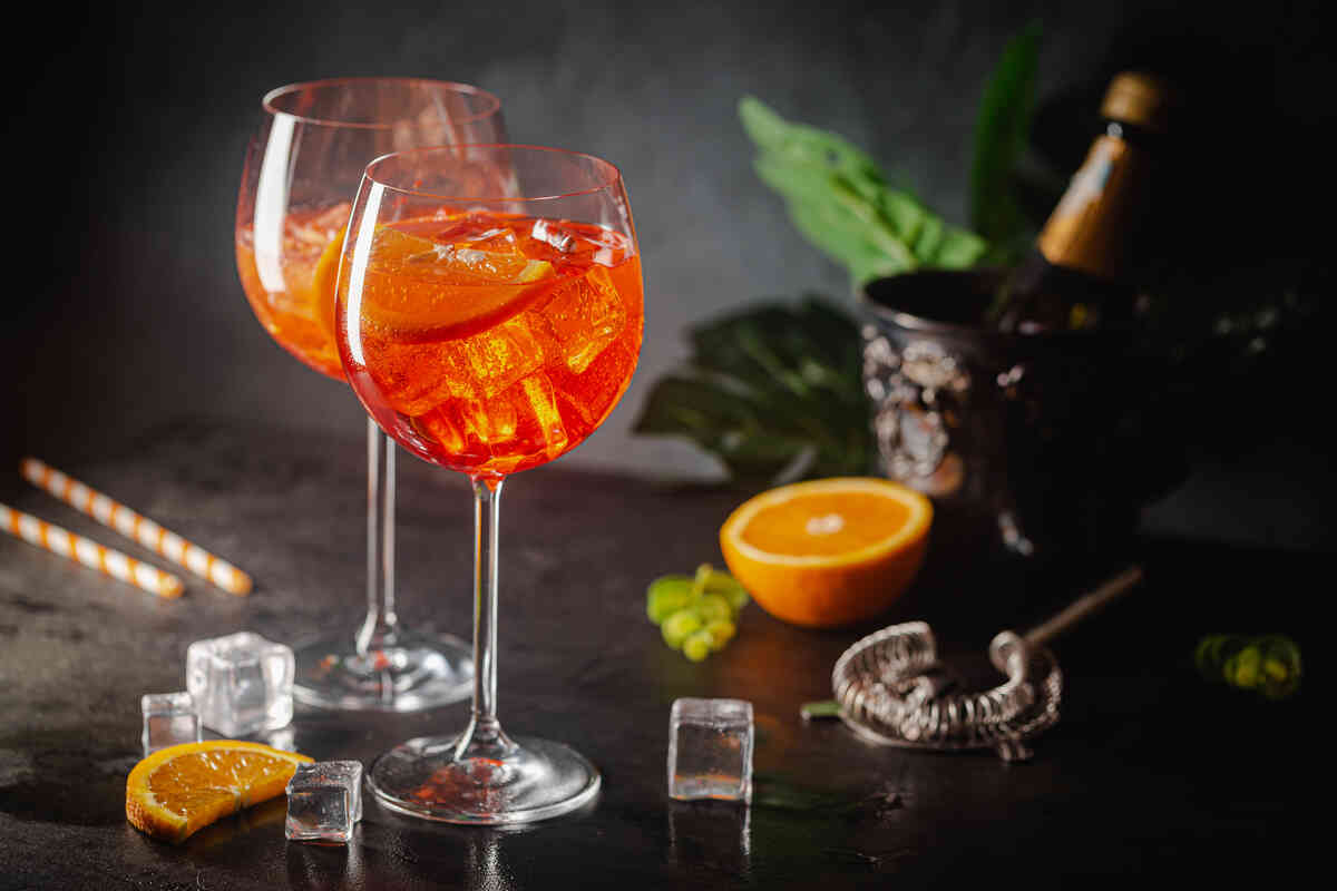 The Complete Guide to the Aperol Spritz Cocktail