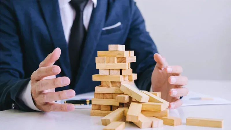 Avoiding the Most Common Pitfalls in Logistics Outsourcing