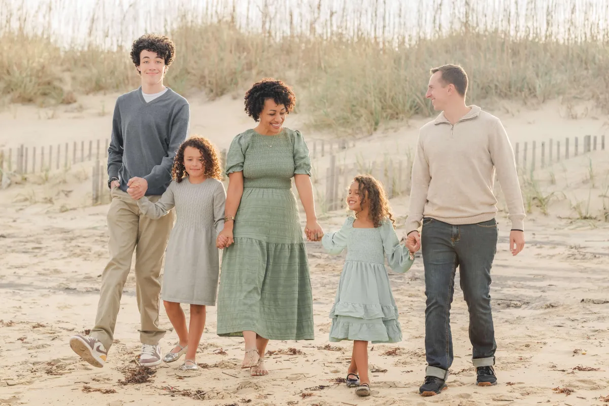15  Surprisingly Easy Tricks for Taking Candid Beach Photos | Oceanfront Family Photography