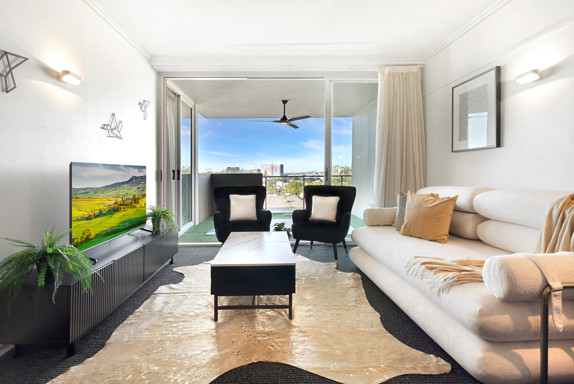 House Lyons - Thomas House Living Room