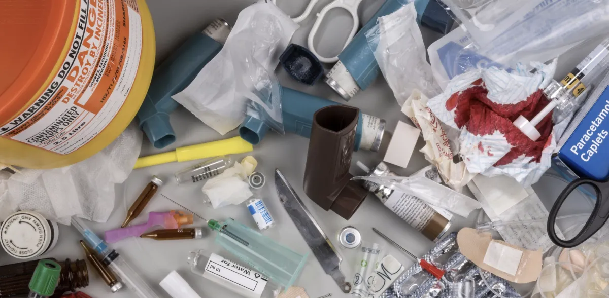 Dentisti, Veterinari e Medici: State Giocando alla Roulette Russa con i Rifiuti?
