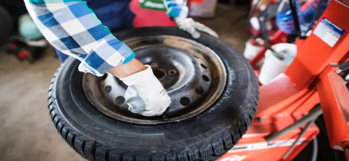 Dépannage pneu H24 : dans quels cas faire appel à un professionnel ?