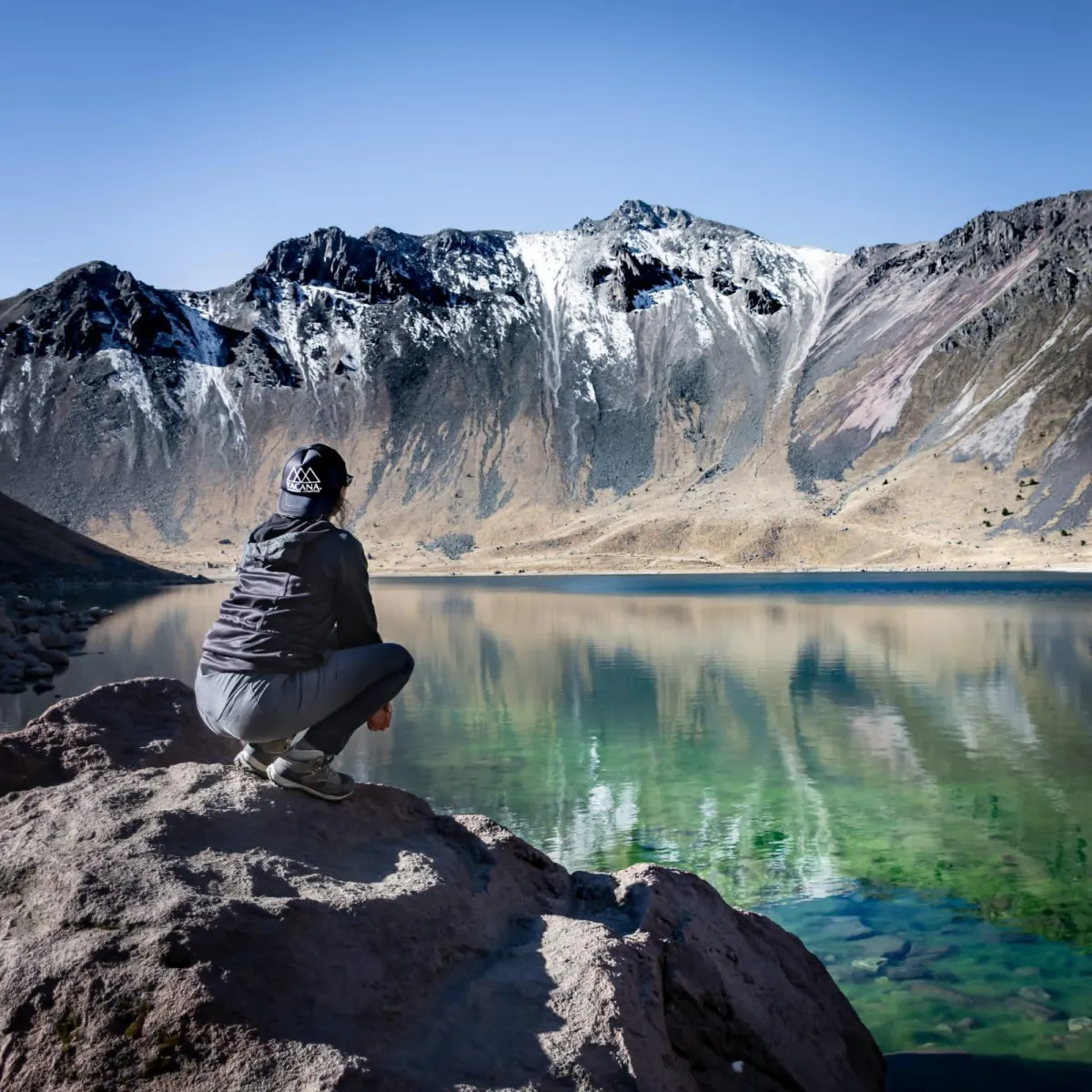 Climber hiking on Nevado de Toluca, photo by Ricardo Guada from Yacana.