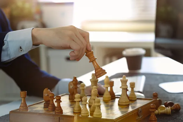 Avanzar: Por qué otros crecen más rápido (Y cómo recuperar tu posición estratégica)