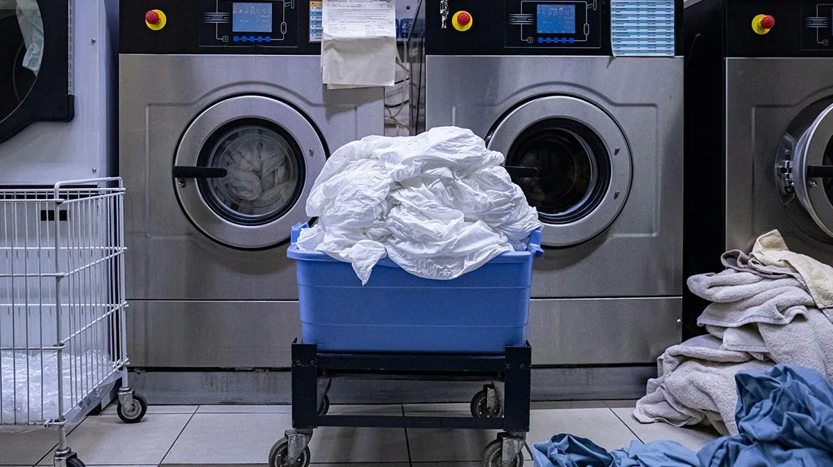 Why Reliable Laundry Services Are Essential for Hotels and Restaurants