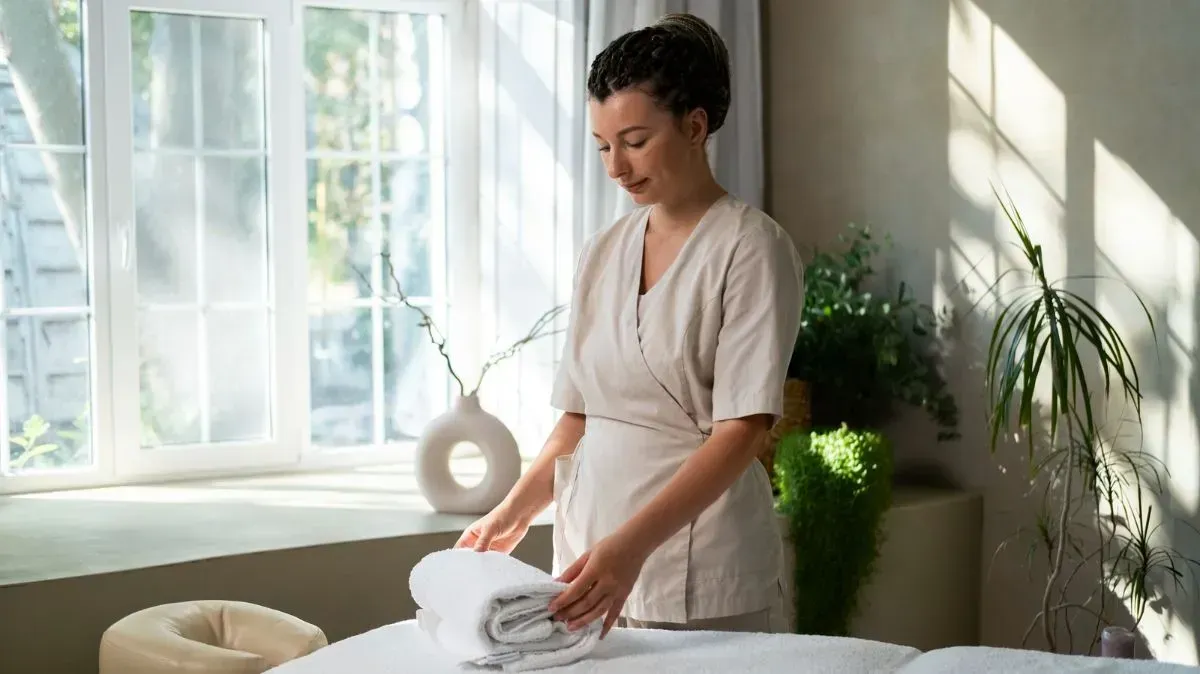 Hotels Wash Bed Sheets