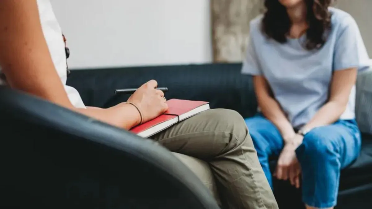 woman seeing counselor