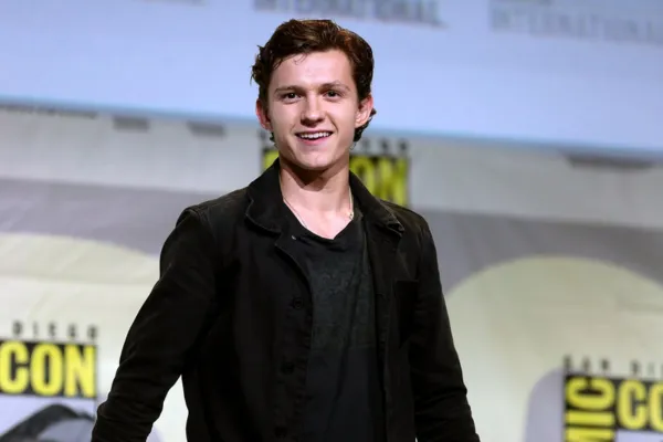 https://commons.wikimedia.org/wiki/File:Tom_Holland_%2828652891355%29.jpg