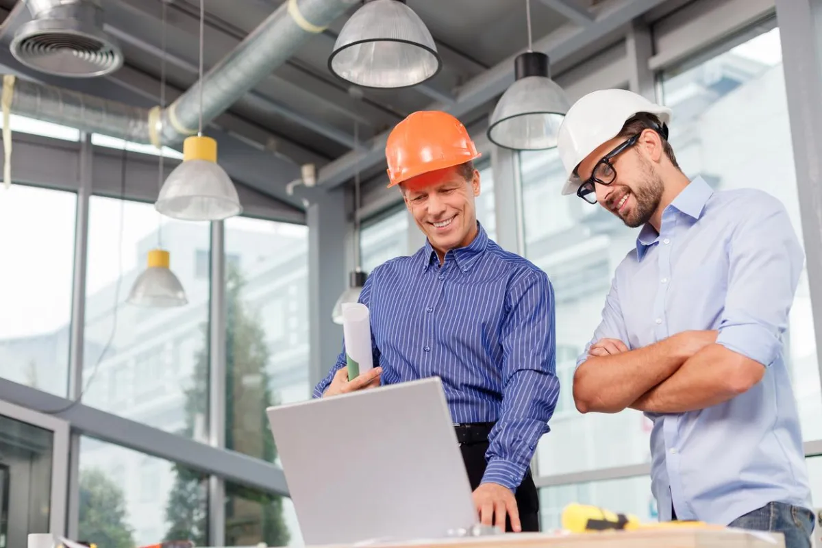 Builders Discussing Organic Marketing Techniques