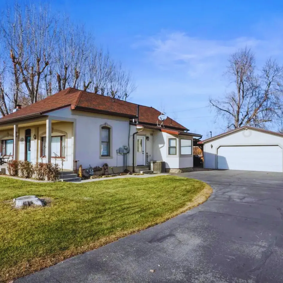 Charming 4 Bedroom Provo Home Ideal for Family Stays