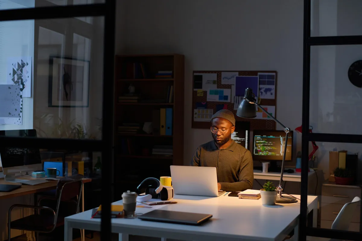 Morning People vs. Night Owls: Who Really Wins?