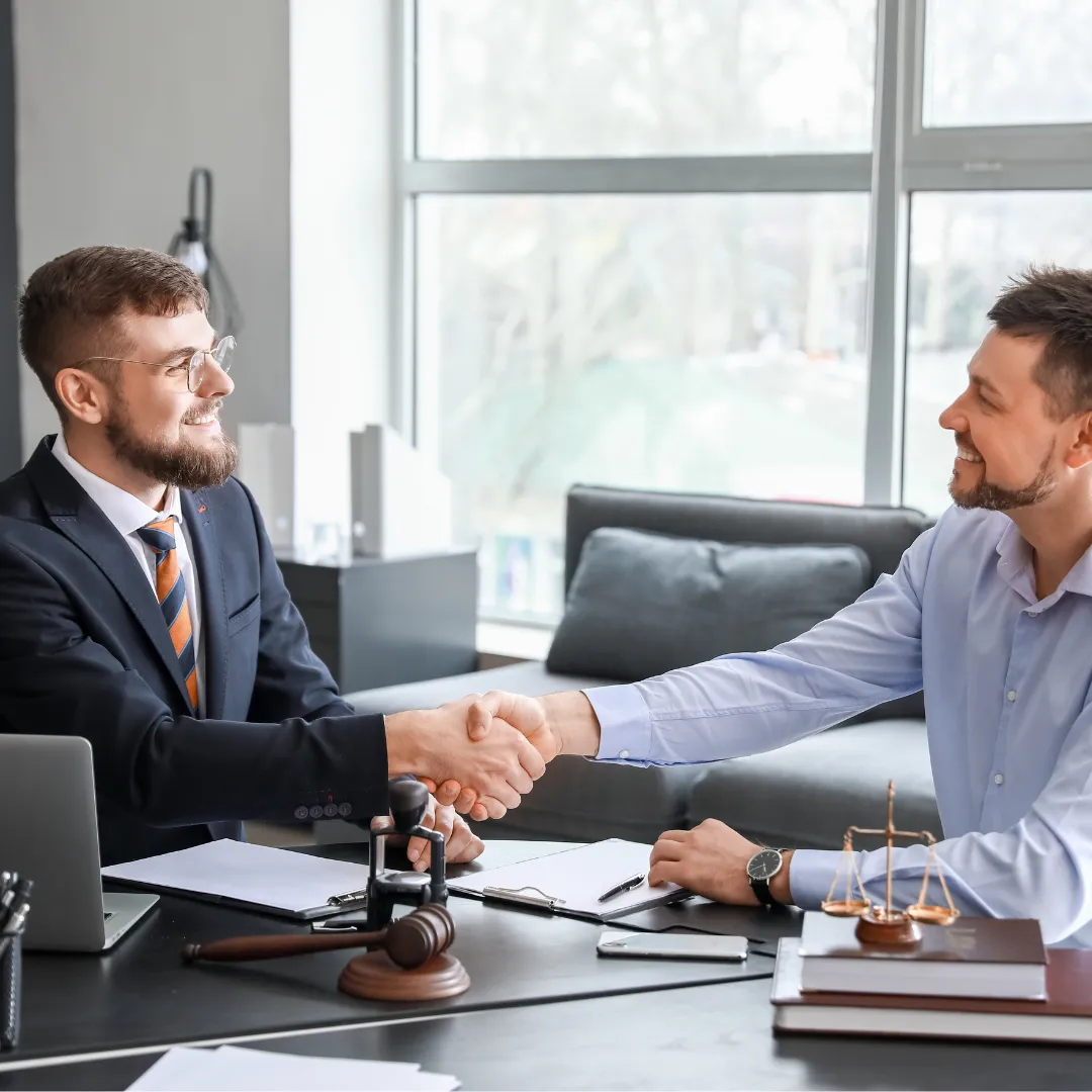 Should You Hire an Airbnb Co-Host or a Property Manager? What Florida Hosts Need to Know (2025 Guide)