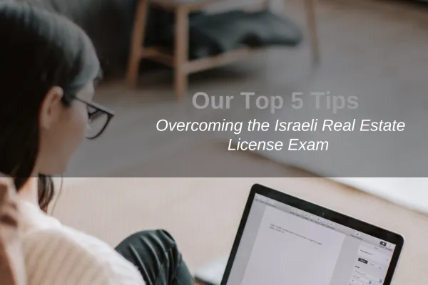 Person studying for the Israeli real estate license exam with Su casa TLV Academy