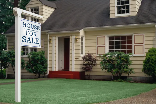  Why Sell Your Home in 2025: Smart Moves in an Uncertain Market