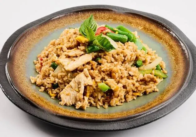 Spicy Basil Fried Rice-Tong dees thai