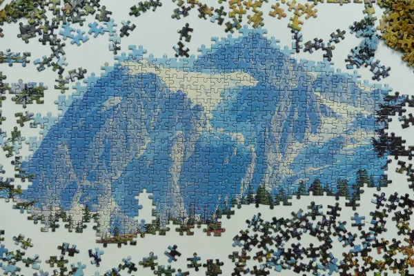 🕰️ Piece by Piece: How Puzzling Helps Seniors Reconnect with Memories and Meaning