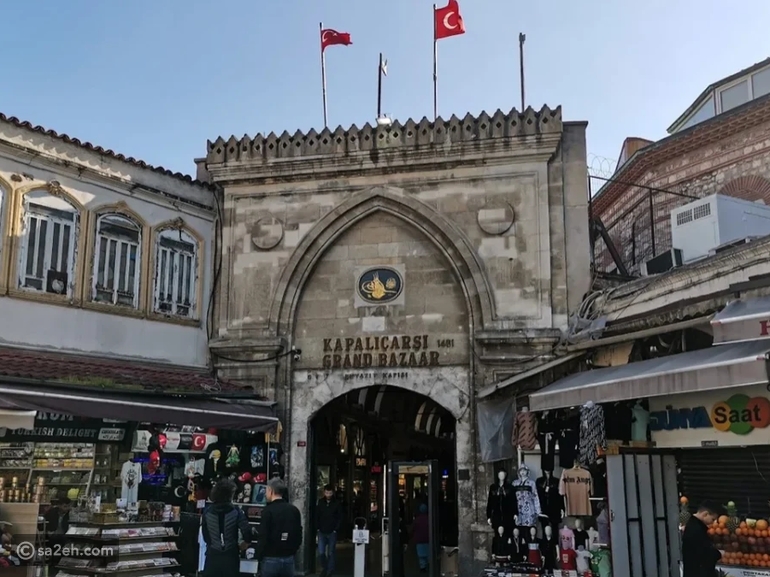 السوق الكبير: قلب إسطنبول النابض بالتجارة والمذاق
