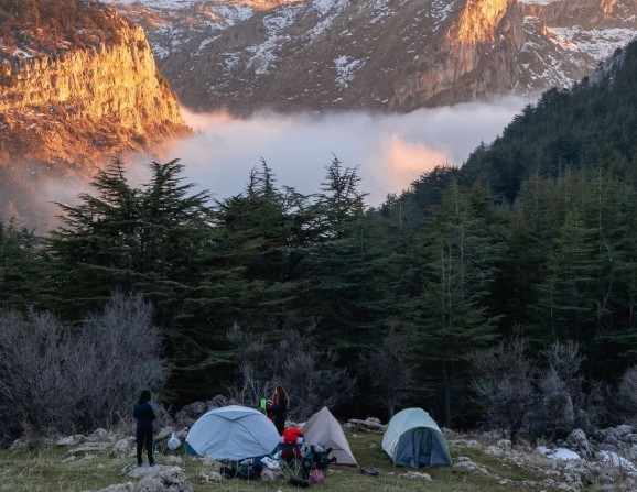 لبنان يكشف أسرار غاباته الخريفية لمحبي الطبيعة